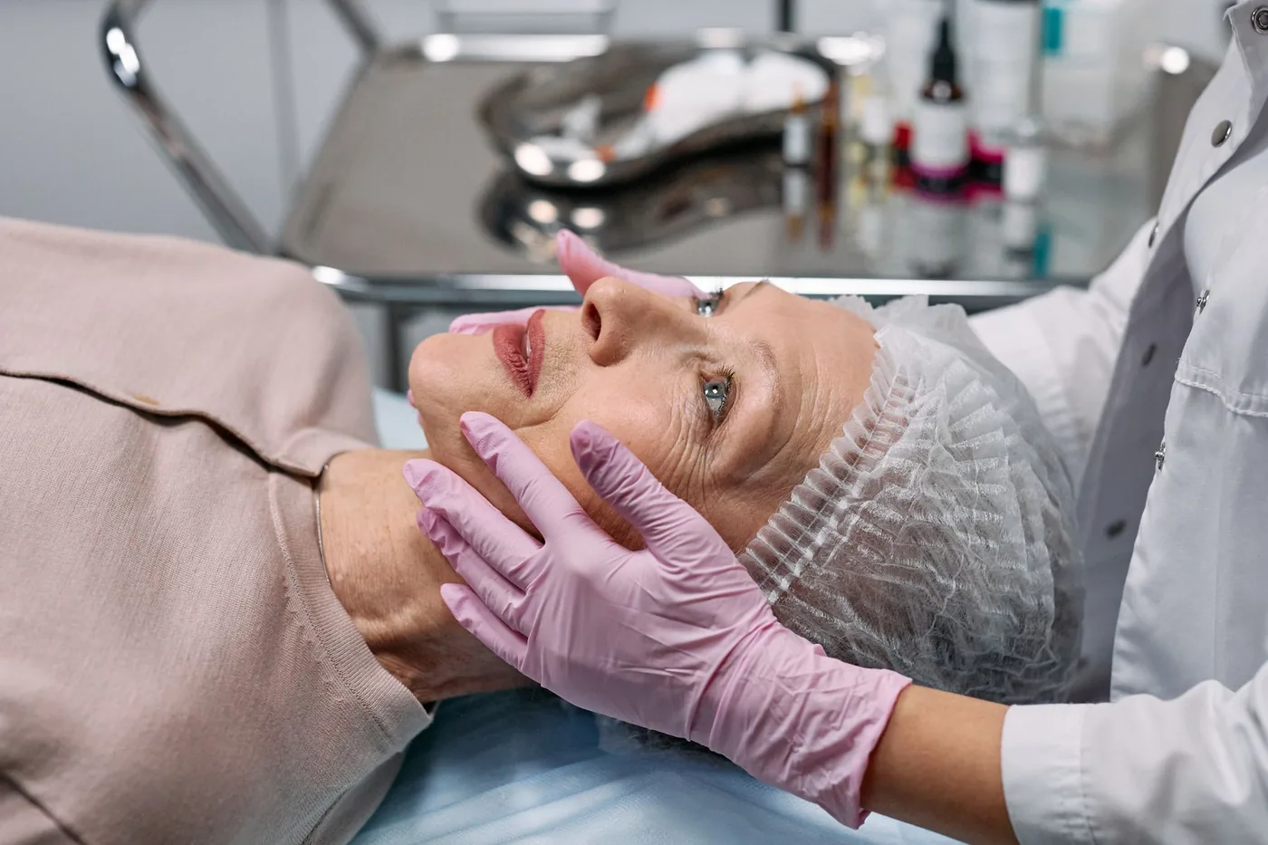 İşlem sonrası ilk 48 saat: lazer, iğne ve peeling uygulamalarında bakım